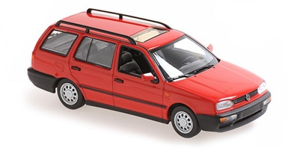 Red diecast model car wagon 1:18 scale, detailed exterior, black roof rack, classic design