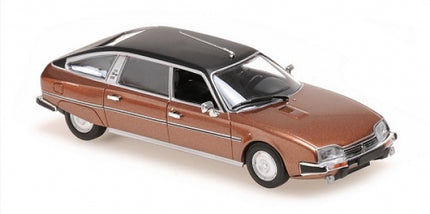 1:18 scale diecast model car, brown and black classic sedan, detailed collectible toy vehicle