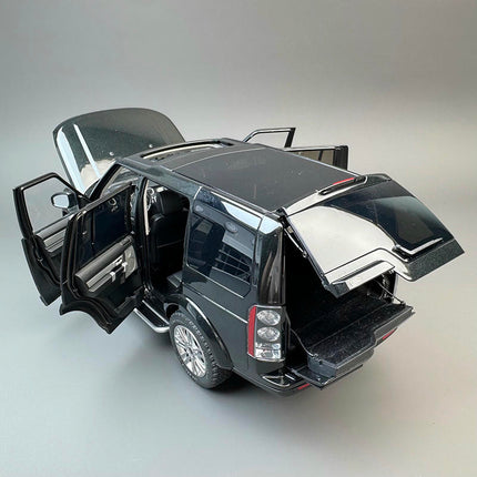 Whelart Land Rover Discovery 4 1:18 Diecast Model Car - showroom-quality model replica