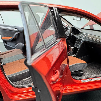 YX Car Model SAIC Volkswagen Gran Santana Orange 1:18 Diecast Model Car - collector display piece