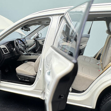 YX Car Model Nissan X-Trail White 1:18 Diecast Model Car - detailed model car replica