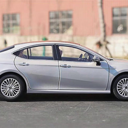 YX Car Model Toyota Camry 2024 9th Generation 1:18 Diecast Model Car - collector-grade scale model