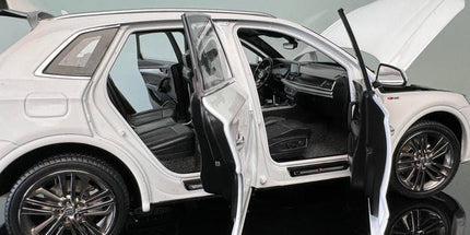 YX Car Model Audi Q5 White Black 1:18 Diecast Model Car - scale model collectible piece