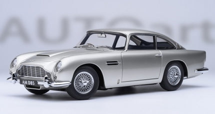 1:18 scale silver Aston Martin DB5 diecast model car with realistic detailing