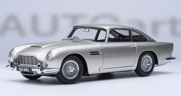 1:18 scale silver Aston Martin DB5 diecast model car with realistic detailing