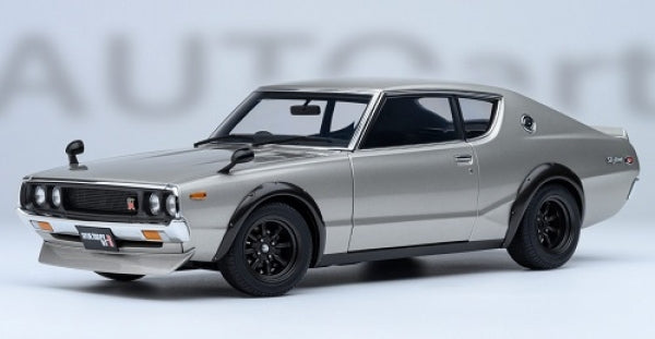 1:18 scale diecast model of classic silver Japanese sports car with black wheels