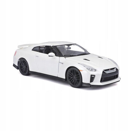 Bburago Nissan GT-R 2017 White 1:24 Scale Diecast Model with Custom Plates