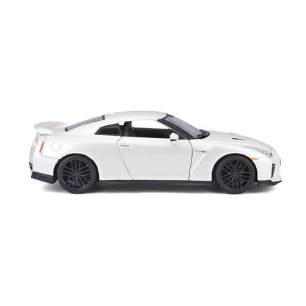 Bburago Nissan GT-R 2017 White 1:24 Scale Diecast Model with Custom Plates