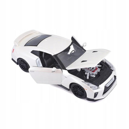 Bburago Nissan GT-R 2017 White 1:24 Scale Diecast Model with Custom Plates