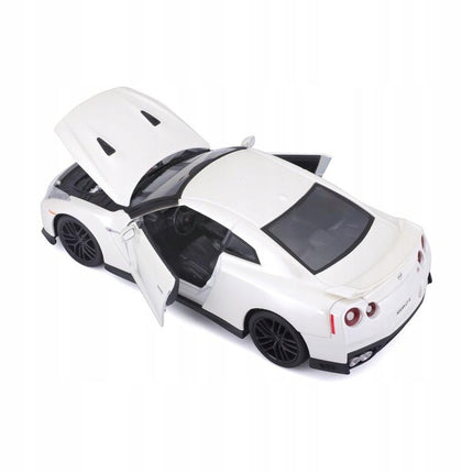 Bburago Nissan GT-R 2017 White 1:24 Scale Diecast Model with Custom Plates