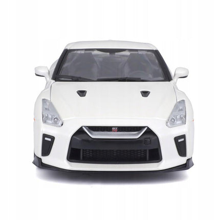 Bburago Nissan GT-R 2017 White 1:24 Scale Diecast Model with Custom Plates