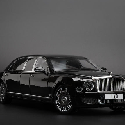 https://www.mydiecastcars.com/wp-content/uploads/2020/03/Bentley-Mulsanne-Grand-Limousine-black-almost-real-6w.jpg