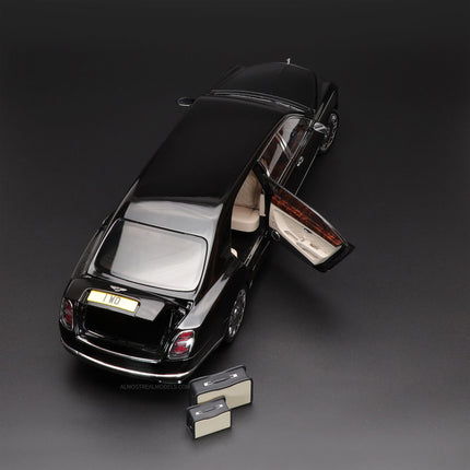 https://www.mydiecastcars.com/wp-content/uploads/2020/03/Bentley-Mulsanne-Grand-Limousine-black-almost-real-7w.jpg