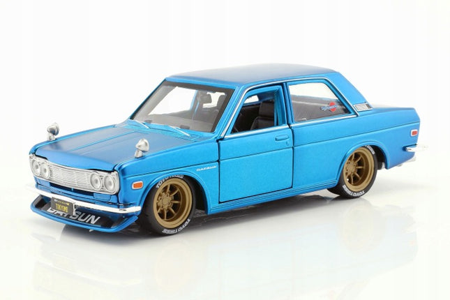 https://a.allegroimg.com/s720/11a4a3/672d125b4af68529844f33552153/Datsun-510-1971-Candy-Blue-Maisto-Design-1-24-Tokyo-Mod-JDM-Model-Samochodu-EAN-GTIN-8719247461230
