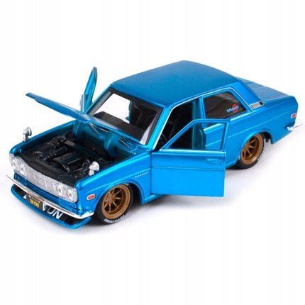 https://a.allegroimg.com/s720/112938/e788c2ff400881991181b5cf20f6/Datsun-510-1971-Candy-Blue-Maisto-Design-1-24-Tokyo-Mod-JDM-Model-Samochodu