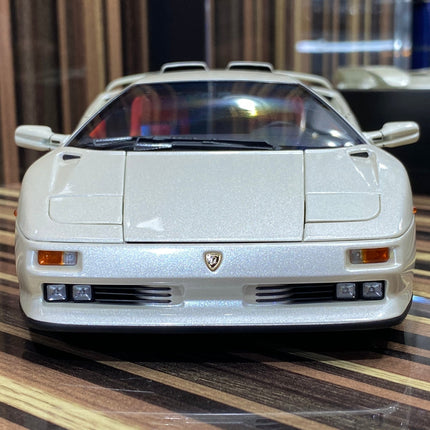 AutoArt Lamborghini Diablo SE30 JOTA White 1:18 Diecast Model Car - studio product photo of the scale model