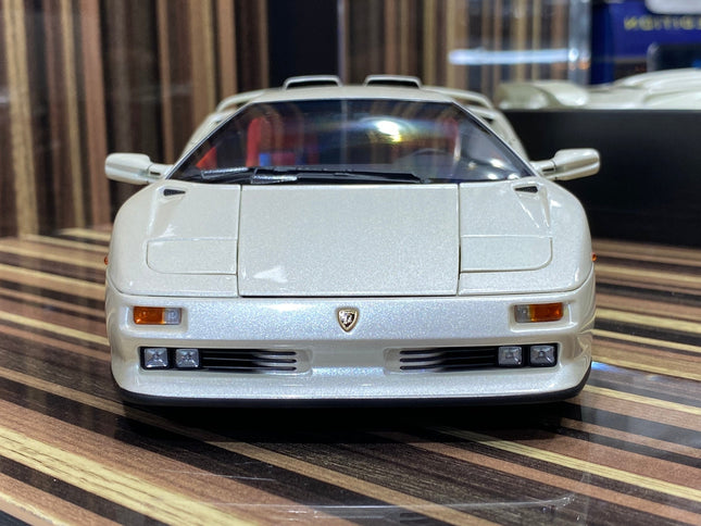 AutoArt Lamborghini Diablo SE30 JOTA White 1:18 Diecast Model Car - studio product photo of the scale model
