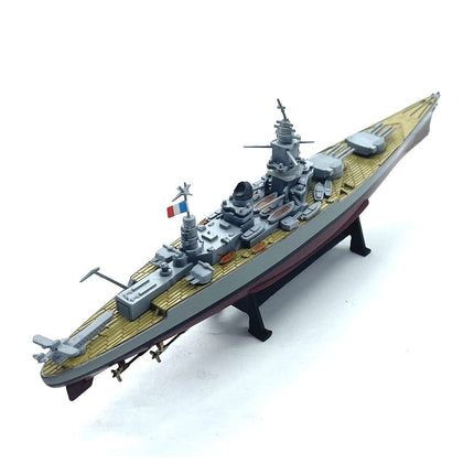 https://cdn.shopify.com/s/files/1/0567/1364/2151/files/Dunkerque-Battleship-WWII-French-Navy-1-1000-Scale-Diecast-Model-4.jpg?v=1703164719