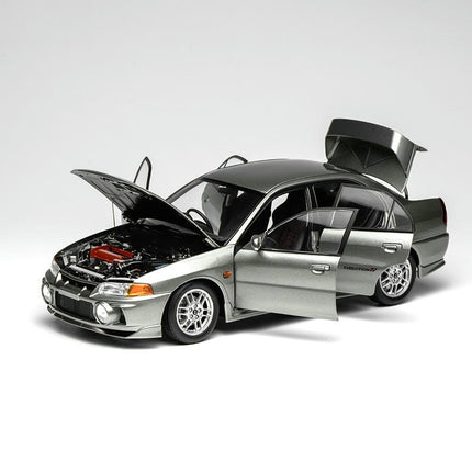 Motorhelix Mitsubishi Lancer Evolution IV Steel Silver 1:18 Diecast Model Car - collector display piece