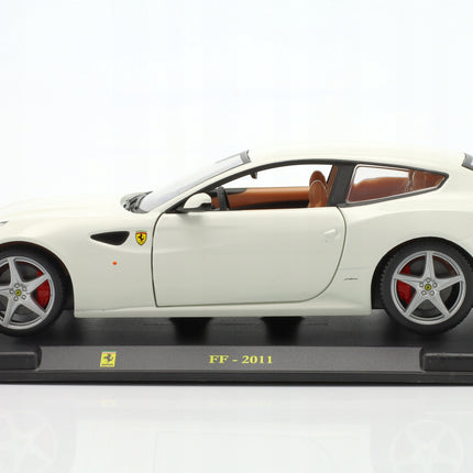 https://a.allegroimg.com/original/115a3b/1e94d2e04ad6a5768fe47844fc63/Ferrari-FF-Four-2011-White-Bburago-1-24-Edicola-Model-Samochodu-AB24F012-Marka-Bburago