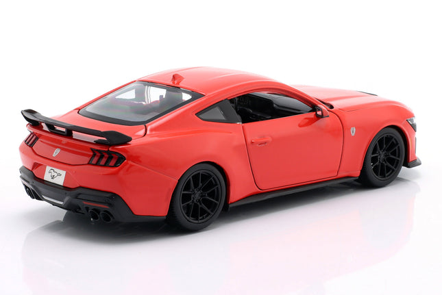 https://a.allegroimg.com/original/11e69e/7e4cfe134bf1972e8ebe5963b9be/Ford-Mustang-DarkHorse-Dark-Horse-2024-Maisto-1-24-Czerwony-Model-Samochodu-Stan-opakowania-oryginalne