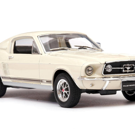 Ford Mustang GT 1967 Wimbledon White Welly 1:24 22412 Diecast Model with Custom Plates