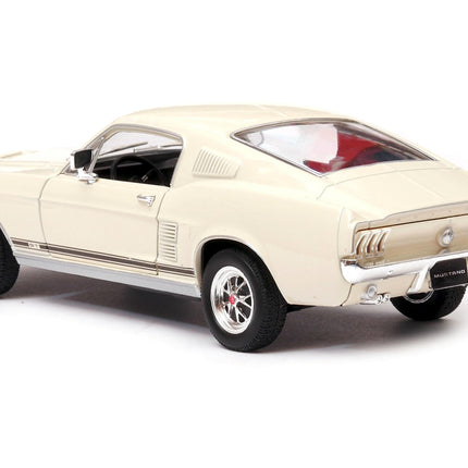 Ford Mustang GT 1967 Wimbledon White Welly 1:24 22412 Diecast Model with Custom Plates