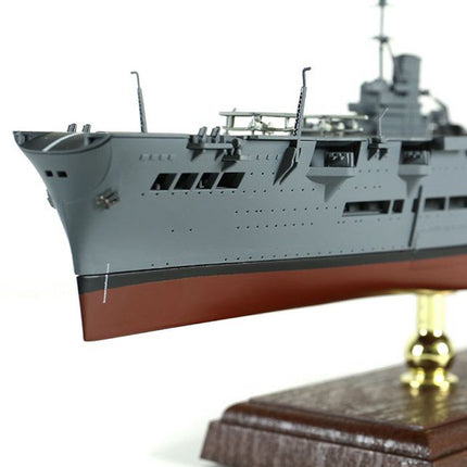 https://cdn.shopify.com/s/files/1/0567/1364/2151/files/HMS-Ark-Royal-WWII-British-Navy-Aircraft-Carrier-1-700-Scale-Diecast-Model-5.jpg?v=1703266424
