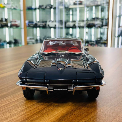 AutoArt Corvette C2 Sting Ray 1963 Daytona Blue 1:18 Diecast Model Car - detailed die-cast style model
