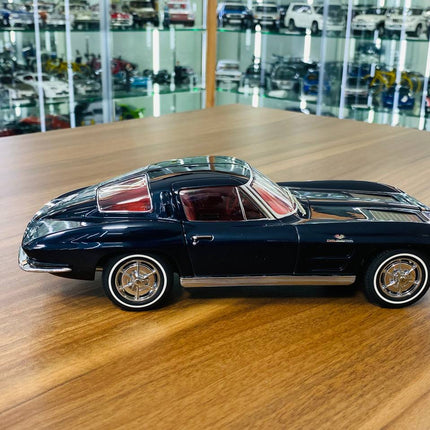 AutoArt Corvette C2 Sting Ray 1963 Daytona Blue 1:18 Diecast Model Car - premium collector scale model