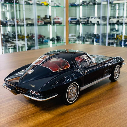 AutoArt Corvette C2 Sting Ray 1963 Daytona Blue 1:18 Diecast Model Car - scale model for display