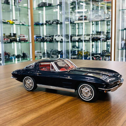 AutoArt Corvette C2 Sting Ray 1963 Daytona Blue 1:18 Diecast Model Car - detailed collector display model