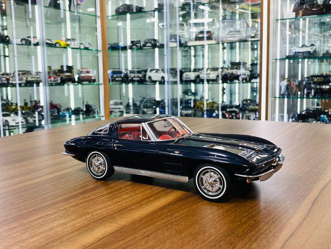 AutoArt Corvette C2 Sting Ray 1963 Daytona Blue 1:18 Diecast Model Car - detailed collector display model