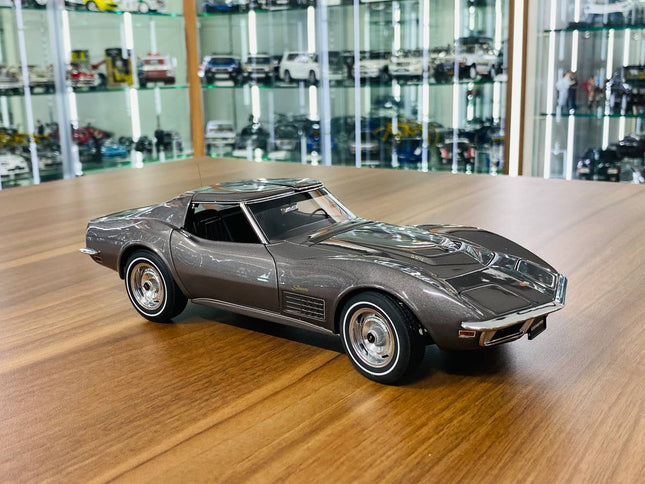 AutoArt Chevrolet Corvette Stingray 1970 Laguna Gray Metallic 1:18 Diecast Model Car - detailed collector display model