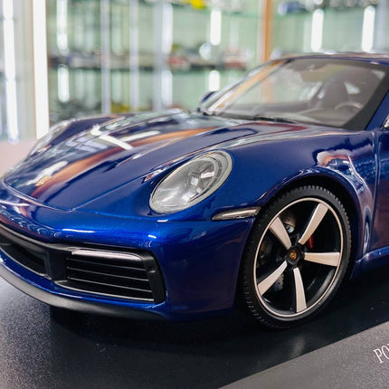 Minichamps Porsche 911 Carrera 4S 2019 1:18 Blue Metallic Diecast Model Car - collector edition scale model