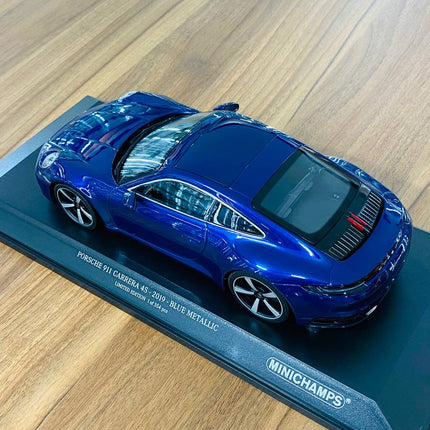 Minichamps Porsche 911 Carrera 4S 2019 1:18 Blue Metallic Diecast Model Car - scale model for display
