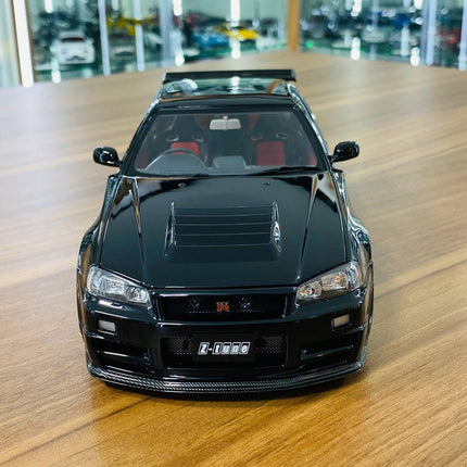 Motor Helix Nissan Skyline GT-R R34 Z-Tune Nismo 1/18 Black Pearl Diecast Model - studio product photo of the scale model