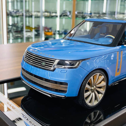 MotorHelix Range Rover Autobiography 2022 1:18 Resin Model Light Blue - collector edition scale model