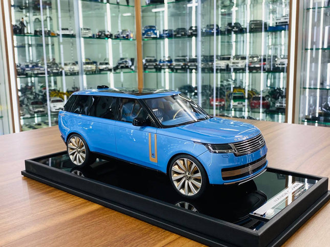 MotorHelix Range Rover Autobiography 2022 1:18 Resin Model Light Blue - detailed collector display model