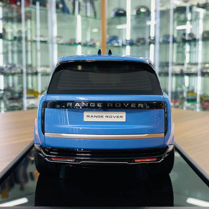MotorHelix Range Rover Autobiography 2022 1:18 Resin Model Light Blue - scale model for display