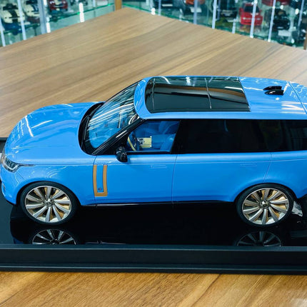 MotorHelix Range Rover Autobiography 2022 1:18 Resin Model Light Blue - premium collector scale model
