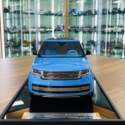 MotorHelix Range Rover Autobiography 2022 1:18 Resin Model Light Blue - studio product photo of the scale model