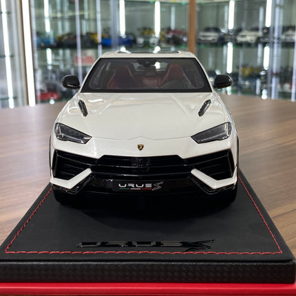 MR Collection Models 1/18 Lamborghini URUS S Resin Model Balloon White Limited Edition - studio product photo of the scale mo