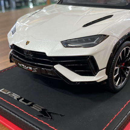 MR Collection Models 1/18 Lamborghini URUS S Resin Model Balloon White Limited Edition - detailed die-cast style model