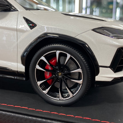 MR Collection Models 1/18 Lamborghini URUS S Resin Model Balloon White Limited Edition - collector edition scale model