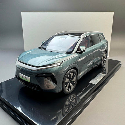 BYD Tang L EV 2026 Green 1:18 Diecast Model Car - detailed collector display model