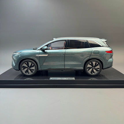 BYD Tang L EV 2026 Green 1:18 Diecast Model Car - collectible scale model car