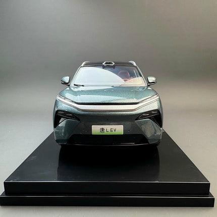 BYD Tang L EV 2026 Green 1:18 Diecast Model Car - studio product photo of the scale model