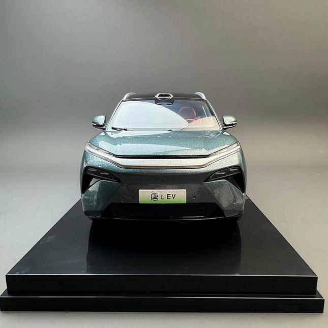 BYD Tang L EV 2026 Green 1:18 Diecast Model Car - studio product photo of the scale model