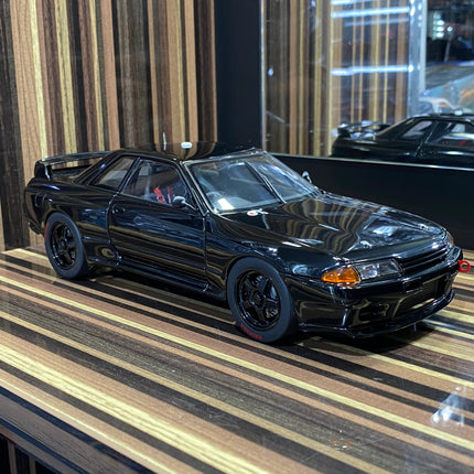 AutoArt Nissan Skyline GT-R R32 Black 1:18 Diecast Model Car - detailed collector display model